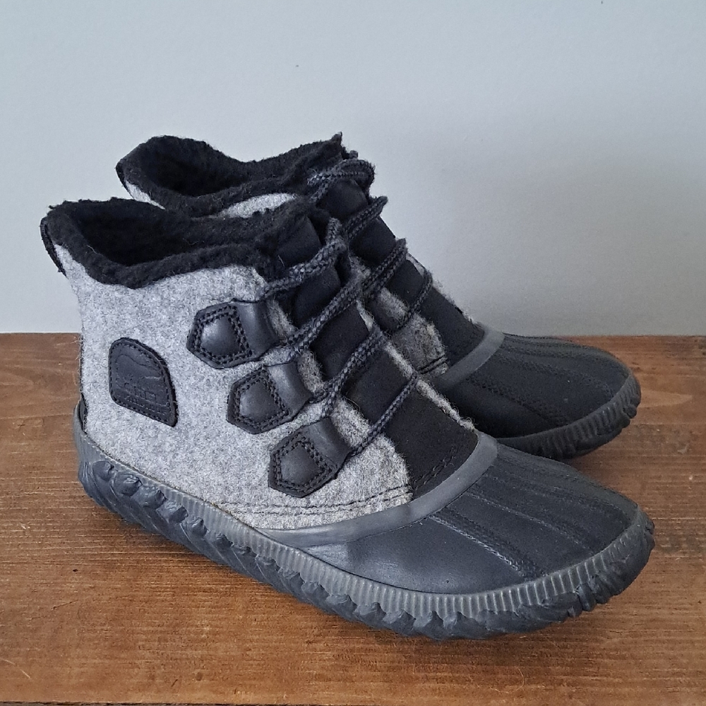 Sorel Black and Gray Ankle Boots